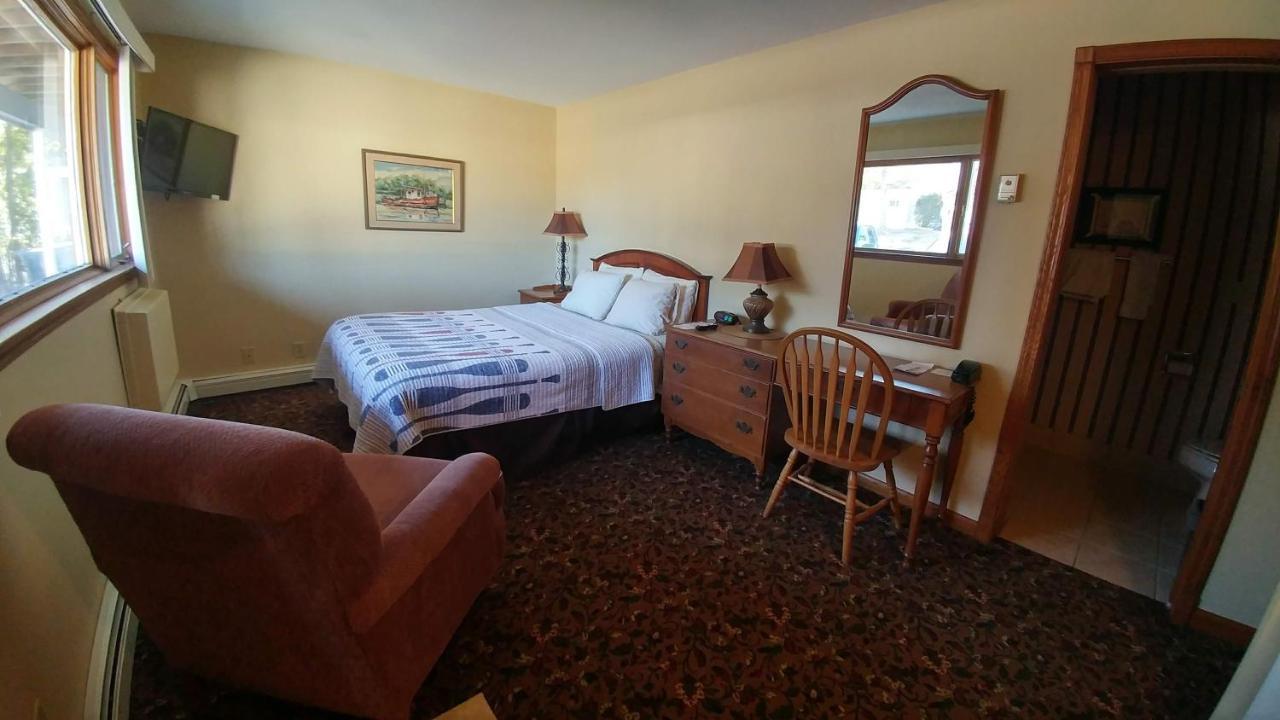 Snug Harbor Inn Sturgeon Bay Exteriér fotografie