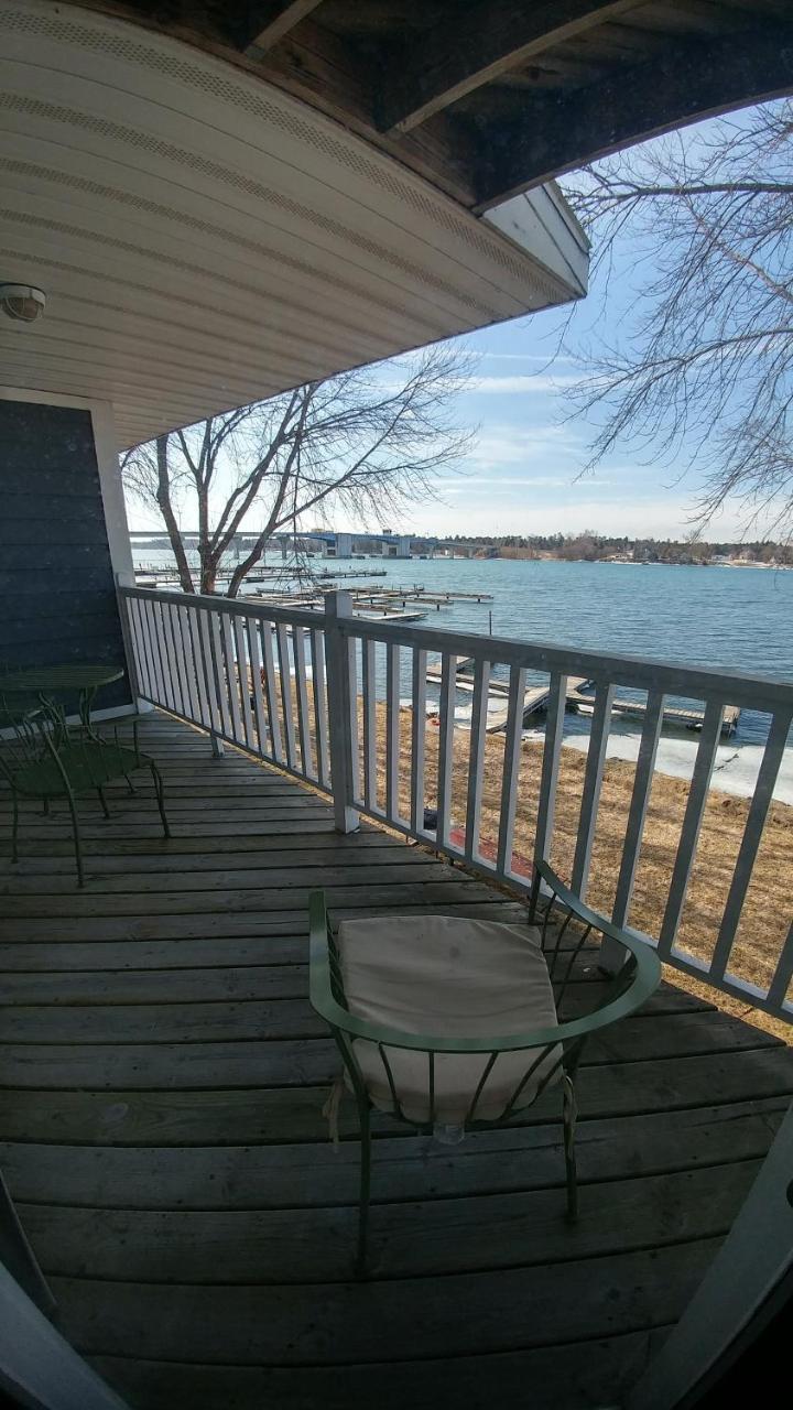 Snug Harbor Inn Sturgeon Bay Exteriér fotografie